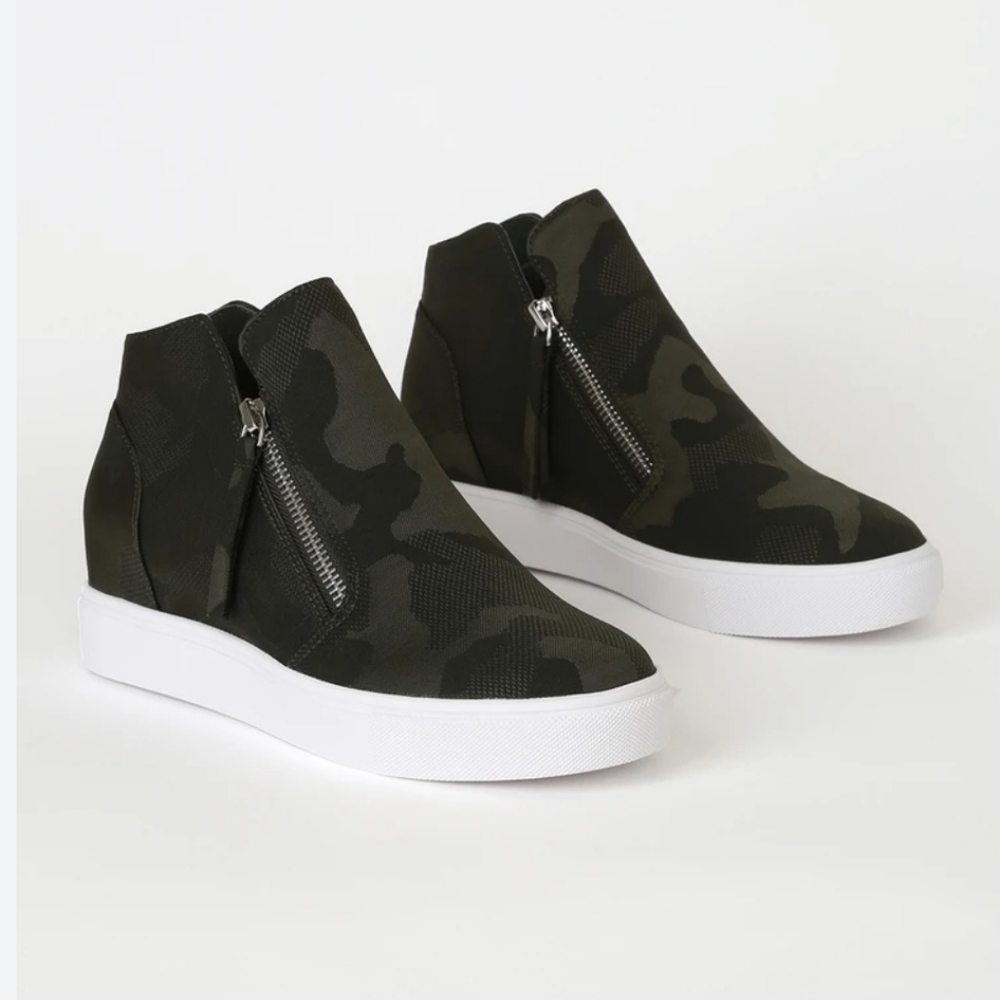 Steve Madden Black Dark Army Green Wedge Booties 8 EUC